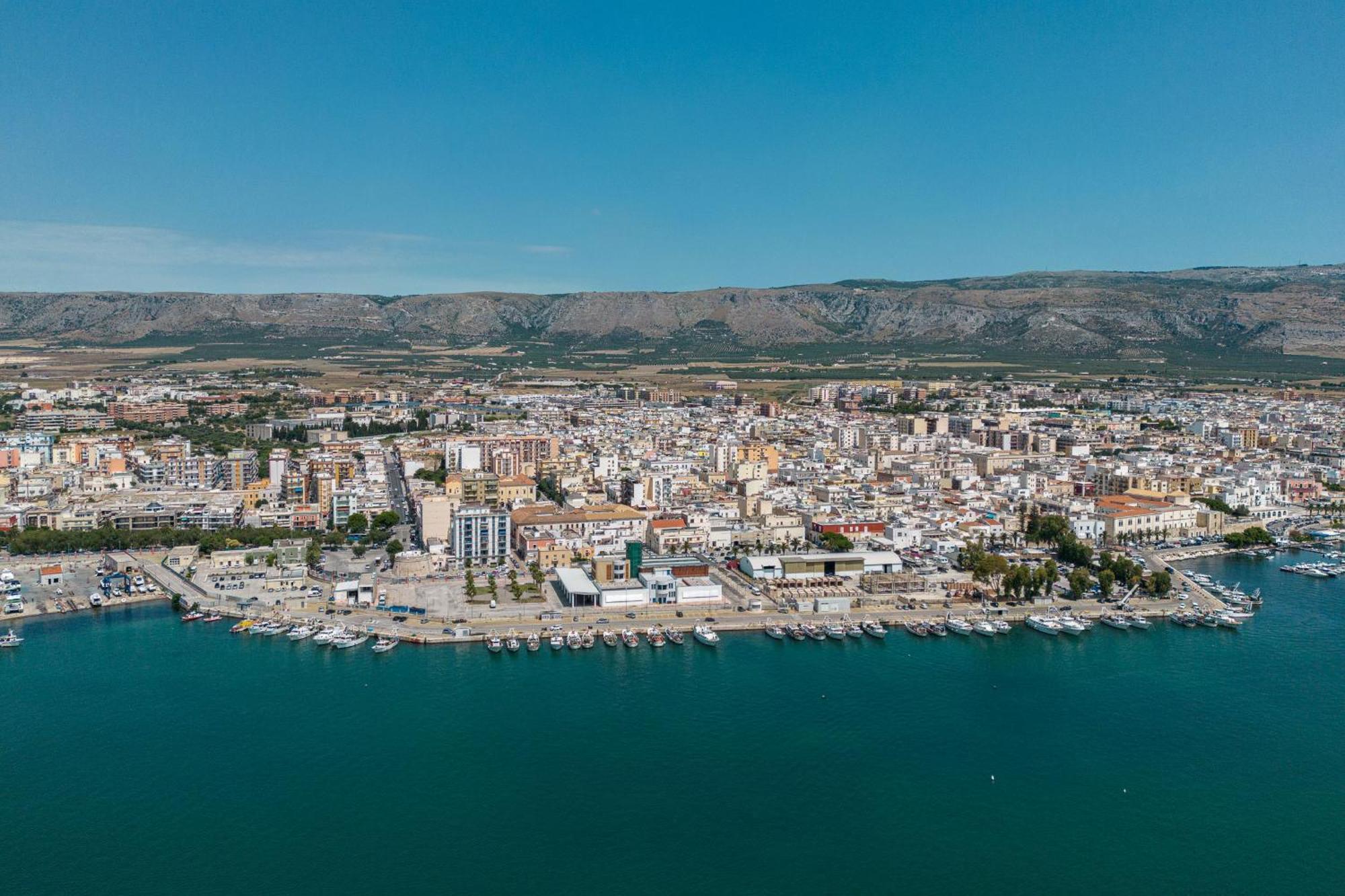 Hotel Marina del Gargano Houseboat Manfredonia Exterior foto